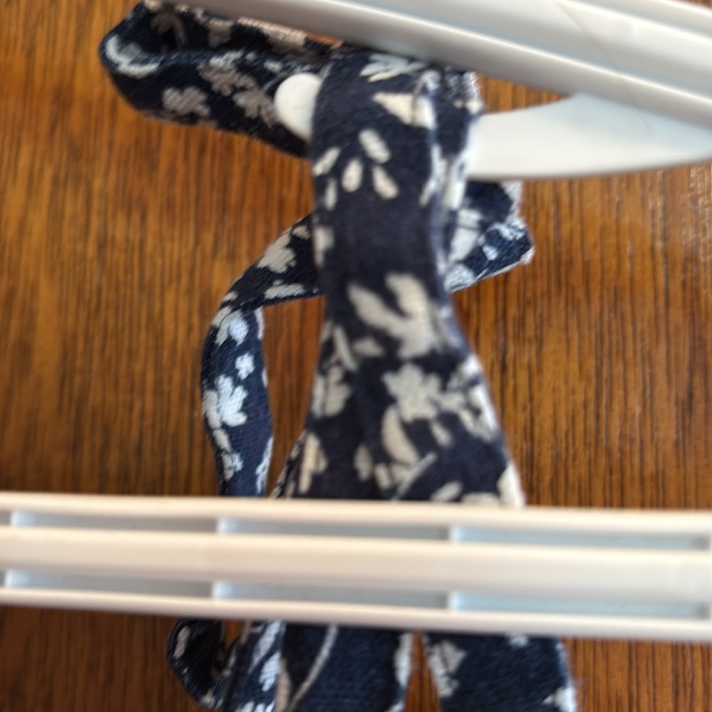 BNWT old navy linen blend jumpsuit. Size XL. Navy and white floral. - Picture 5 of 8